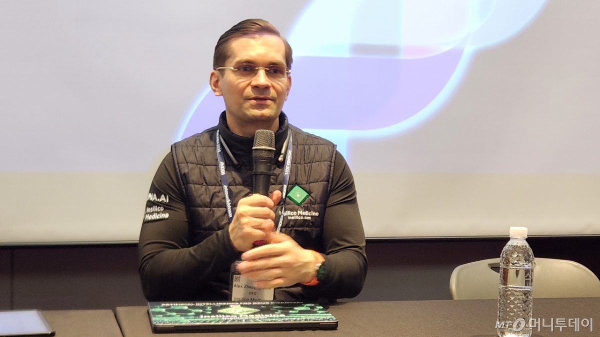 "한국 고령화, AI신약으로 해결해야...韓회사와 협업 기대" - 뉴스 썸네일 이미지