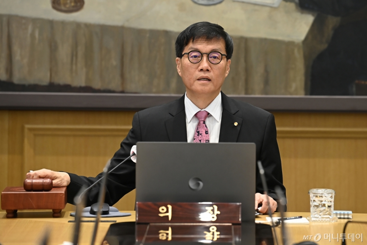 이창용 총재, '금융위기-현재 성장률 비교는 무의미…경기 침체 가능성 경고'