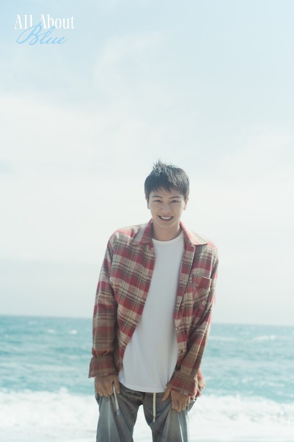 육성재 All About Blue 컨셉트 포토