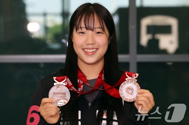신유빈, 스포츠계 '퀸' 등극! 5주 연속 스타랭킹 1위 굳건히 지켜