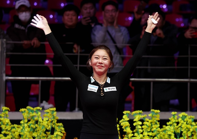 '우승의 다른 이름=김가영' 8연속 정상 쾌거→누적상금 7억 돌파, 차유람 상대 결승전 첫 셧아웃 진기록 [LPBA]