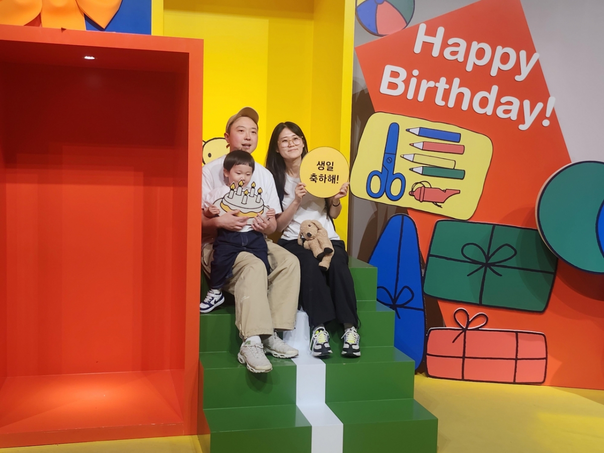 "너무 행복한 생일파티였어" 인파 몰린 미피 전시 무료 입장날 - 뉴스 썸네일 이미지
