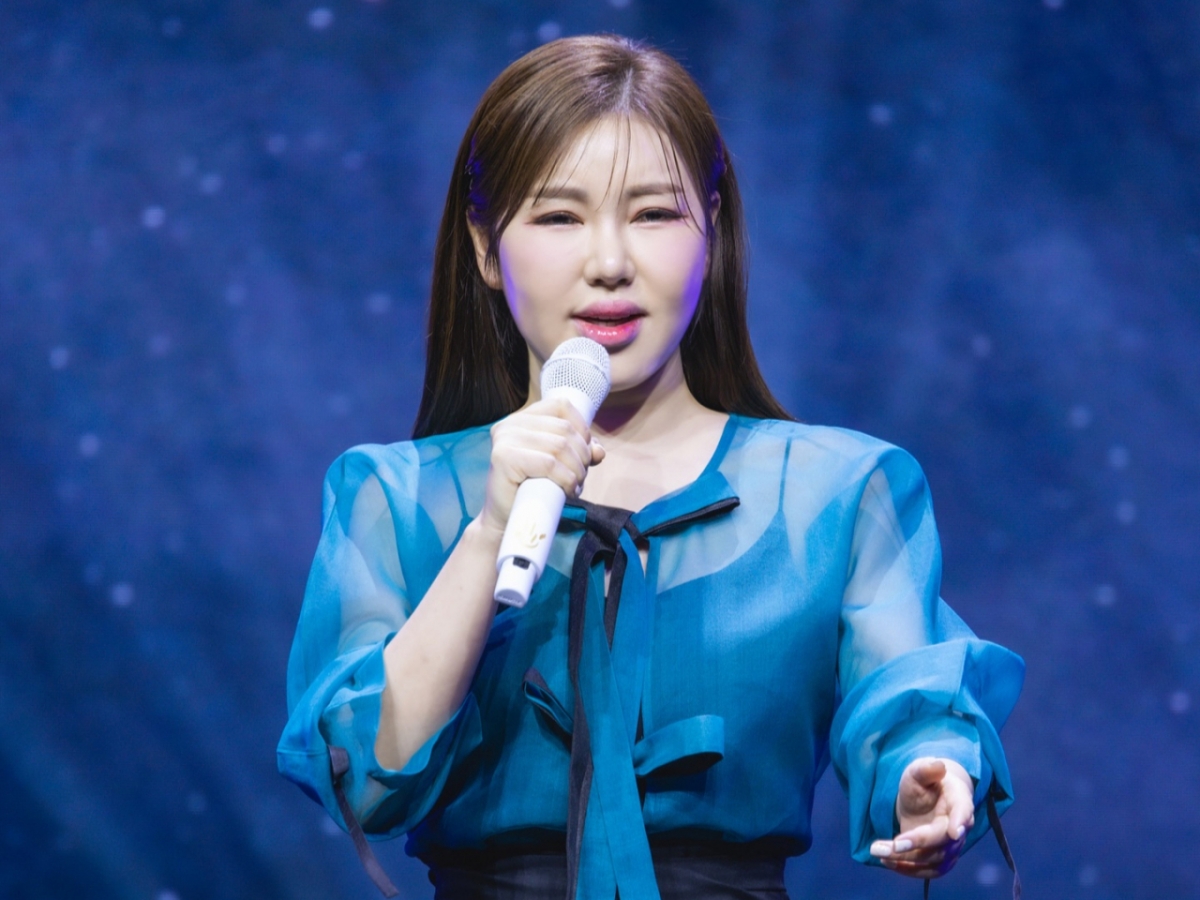 송가인, 갑작스러운 건강 이상으로 라디오 생방송 불참…김나희 긴급 투입! 팬들 걱정 쏟아져