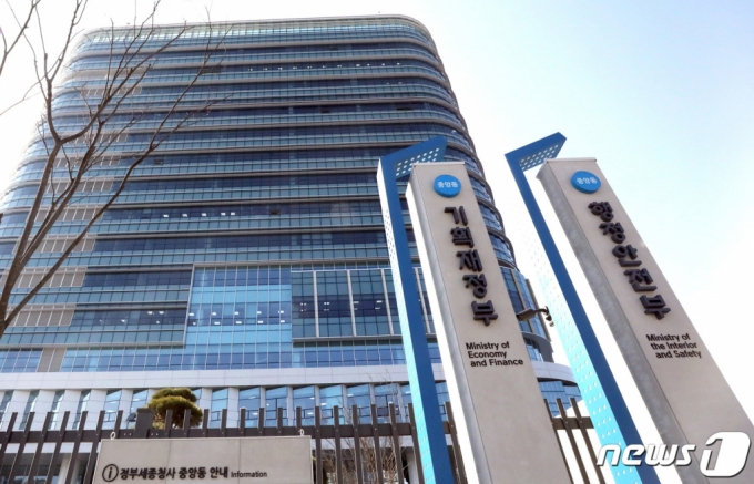 유병서 예산실장 29억, 박금철 세제실장 16억 재산신고