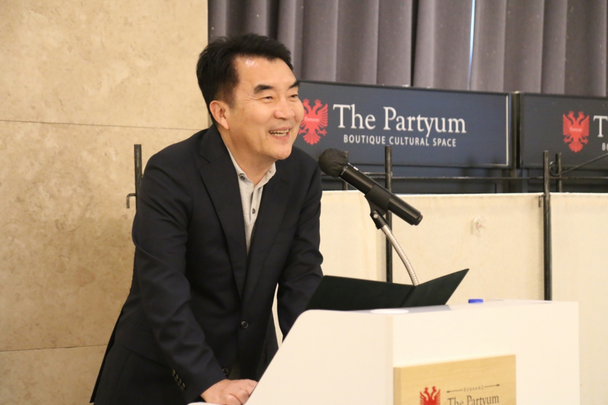 '통 큰 기부' 원영식 회장, 400명 외국인 참가자에 만찬...장애인에게 희망 전해