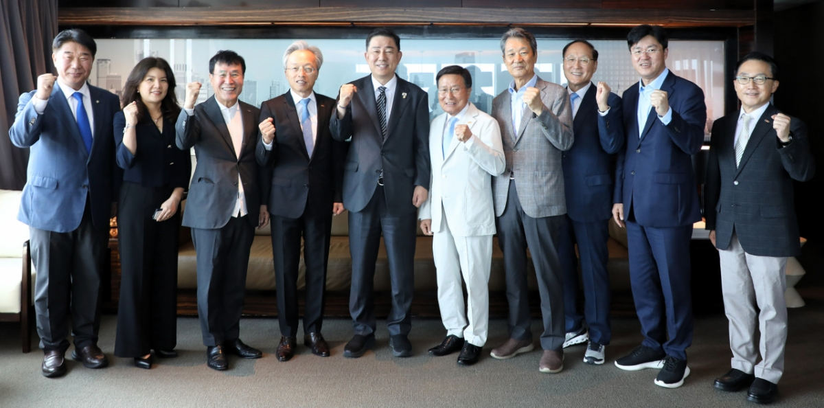 여당 원내대표 만난 중견기업계 