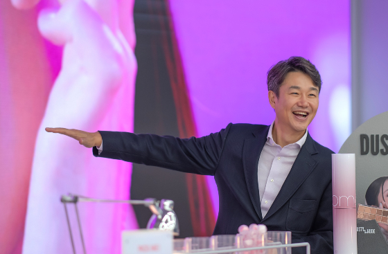아이패밀리에스씨 김태욱 회장, '화장품의 날' 식품의약품안전처장 표창 수상