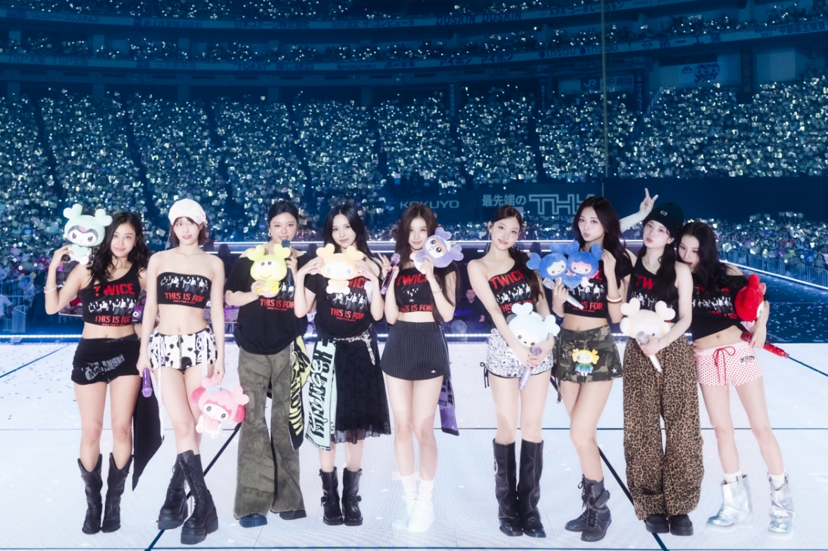 '10주년' 트와이스, 日 돔 40만 관객 동원…'에너미' 앨범 골드 인증 겹경사