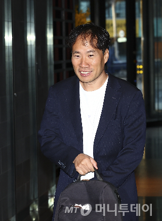 업스테이지, 포털 '다음' 인수…자체 LLM 엮어 AI포털 만든다