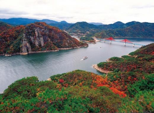 청풍호 유람선 단풍 풍경