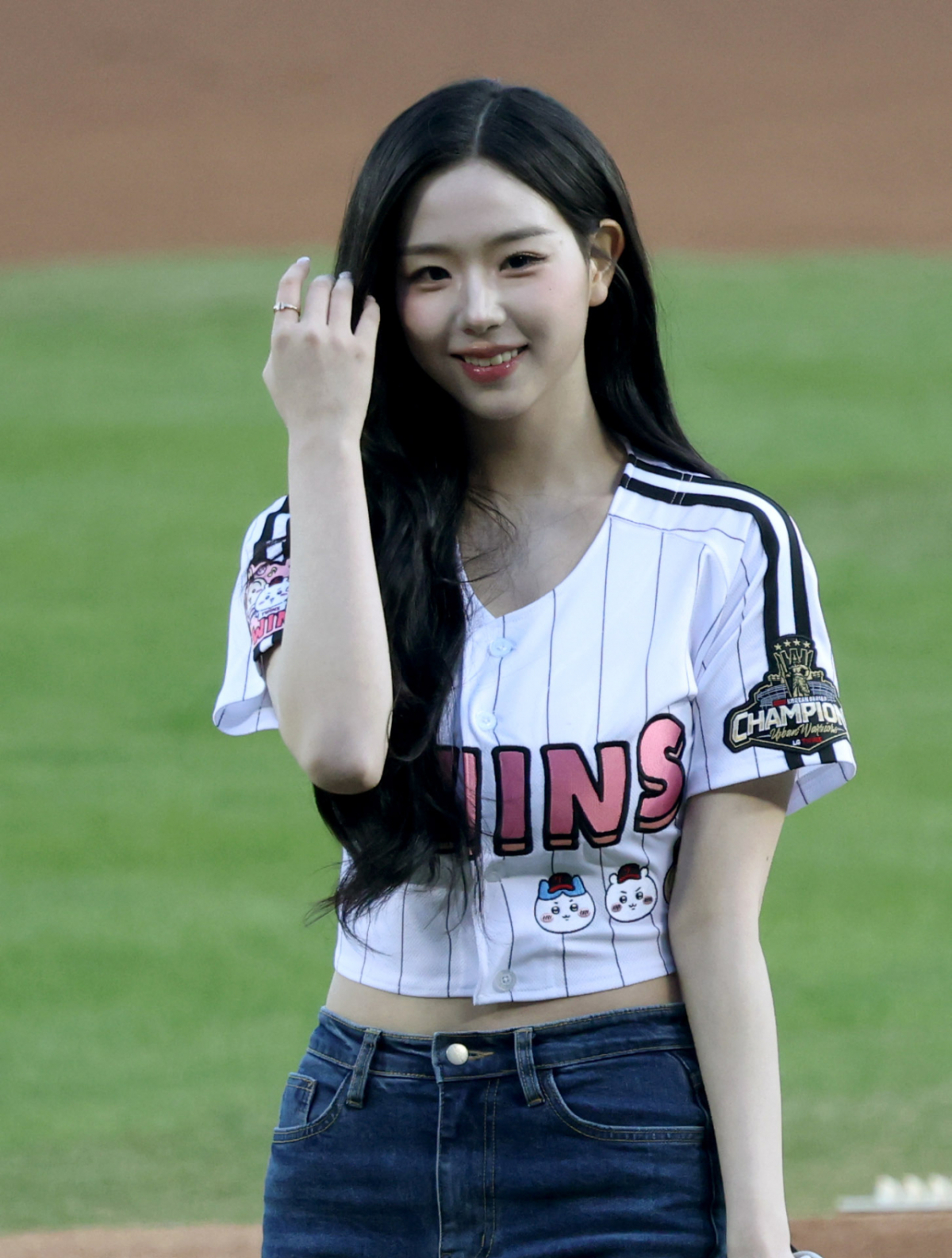 트리플 에스 김채연 김채연 LG 시구 전 미소 인사