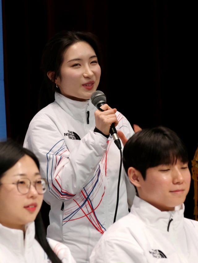 Short track speed skater Kim Gili answers questions from reporters at the D-30 media day for the 2026 Milan-Cortina Winter Olympics, held on the 7th at the Jin Cheon-guk-ga (CEO) training center. January 7, 2026. Short track speed skater Kim Gili answers questions from reporters at the D-30 media day for the 2026 Milan-Cortina Winter Olympics, held on the 7th at the Jin Cheon-guk-ga (CEO) training center. January 7, 2026. /Photo=Senior reporter Kang Young-jo cameratalks@