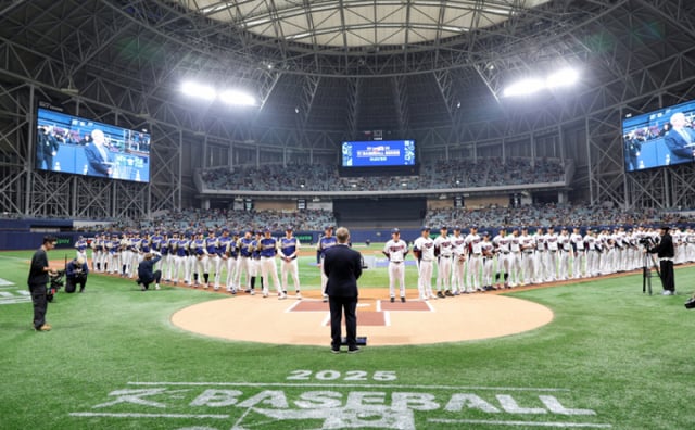 Fans fill the stadium to capacity for the exhibition match between South Korea and the Czech Republic at the "2025 NAVER K-BASEBALL SERIES," held on the afternoon of the 8th at Seoul Gochok Skydome. November 8, 2025. /Photo=Senior reporter Kang Young-jo cameratalks@