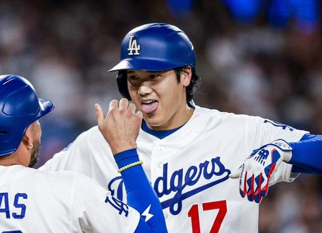 おどけたセレモニーをする大谷。 /写真=LAドジャーズ公式SNS