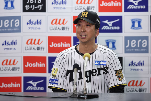 藤川監督。/写真=阪神タイガース公式SNS