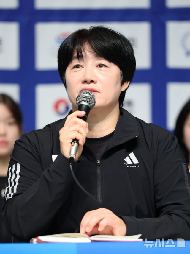 Huấn luyện viên Jeong Sung-suk. /Ảnh=NEWSIS