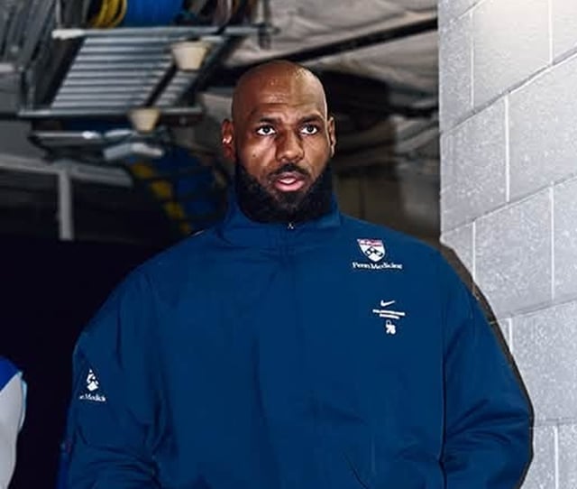 LeBron James heading to the floor to warm up. /Photo=Philadelphia 76ers official SNS