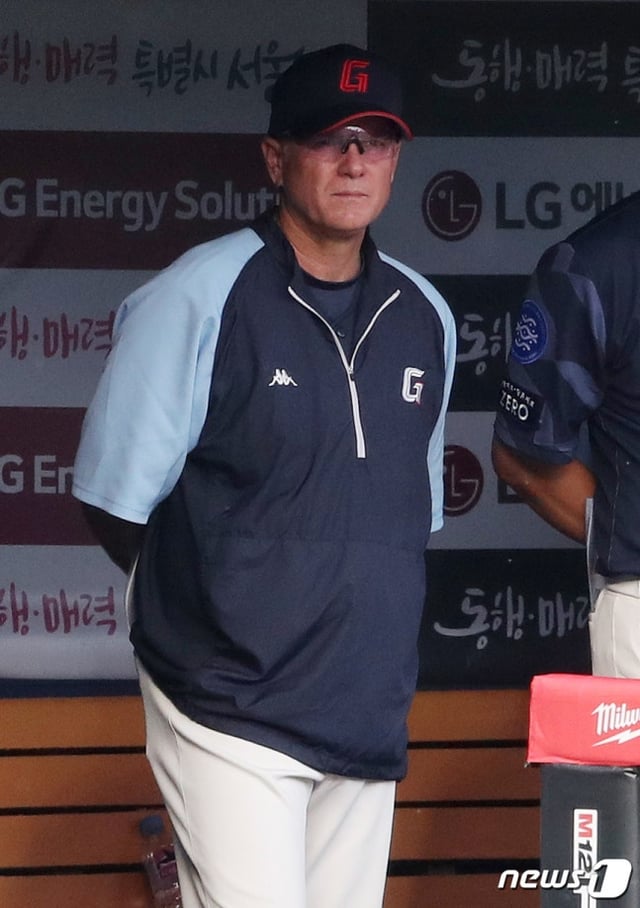 Imagen del entrenador Sutton durante la temporada 2023. /Foto=News1