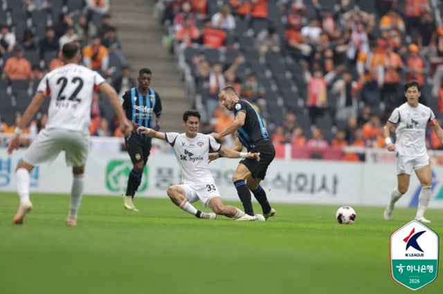 Scene from the match between Incheon United and Jeju SK held at the Incheon Football Stadium on the 24th. /Photo=Korea Professional Football League