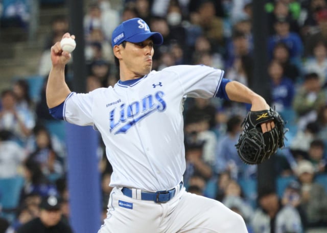 El partido entre los Samsung Lions y los SSG Landers de la Liga KBO Shinhan SOL 2026 se disputó el día 21 en el Daegu Samsung Lions Park. Kim Jae-yoon de Samsung en acción. /foto=corresponsal jefe Kim Jin-kyung kim.jinkyung@
