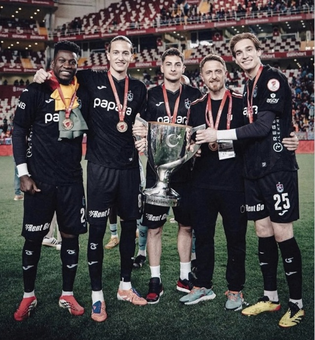 André Onana (left). /Photo=André Onana SNS