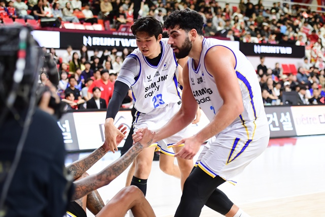 Lee Gyu-tae and Kerem Kanter (right). /Photo=KBL
