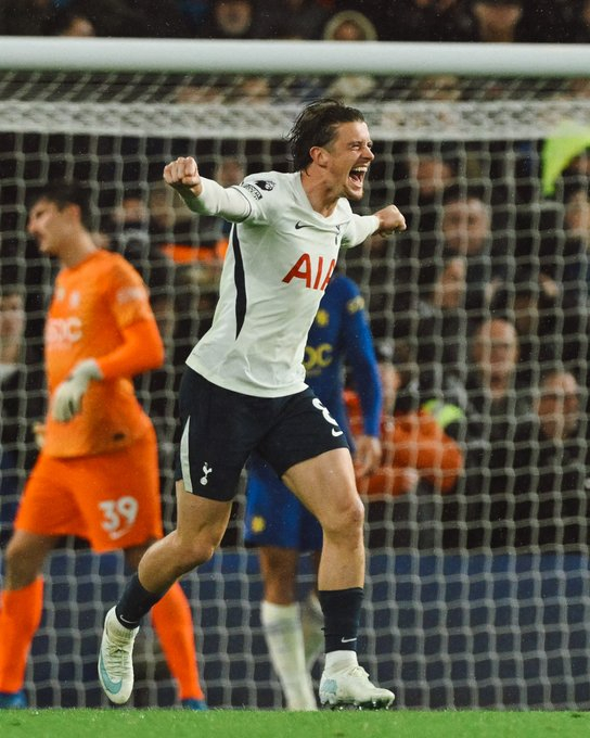 Conor Gallagher cheers with both arms outstretched during their away match in the eighth round of the 2026-2027 English Premier League (EPL) held at Stamford Bridge in London, UK, on the 25th. /Photo=Tottenham Hotspur official social media service (SNS)