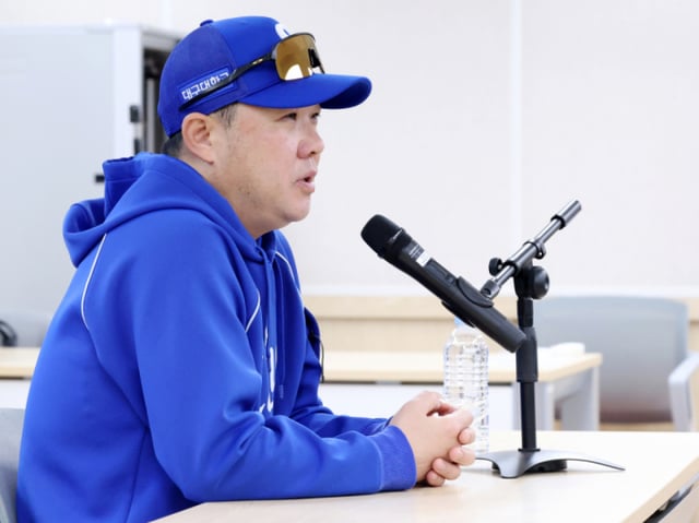 三星狮教练朴振万在25日与起亚虎进行的2026 KBO季后赛PO第1战前回答记者提问。/图片=首席记者金振景