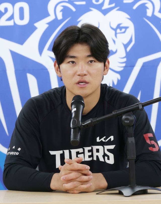Kim Do-young de los KIA Tigers responde a las preguntas de la prensa durante una entrevista previa al primer partido de los playoffs (Playoffs) de la postemporada 2026 de la KBO, que estaba programado para celebrarse el día 25 en el Daegu Samsung Lions Park. /Foto=corresponsal jefe Kim Jin-kyung