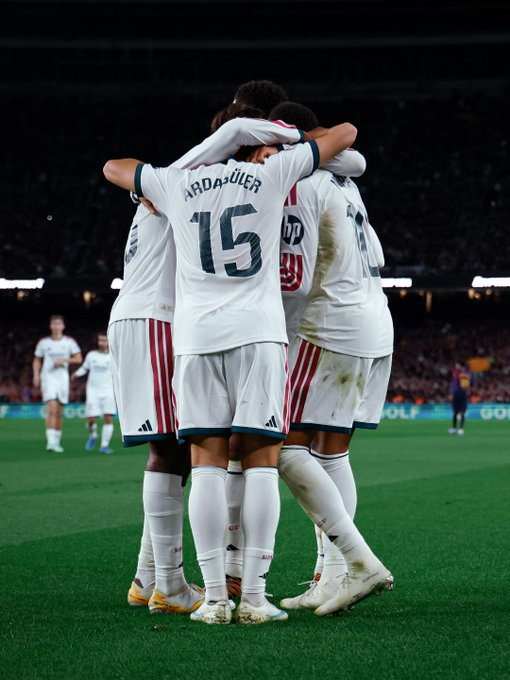 レアル·マドリード選手団がFCバルセロナ戦の途中、一緒に喜んでいる。 /写真=レアル·マドリード公式ソーシャル·ネットワーキング·サービス(SNS)