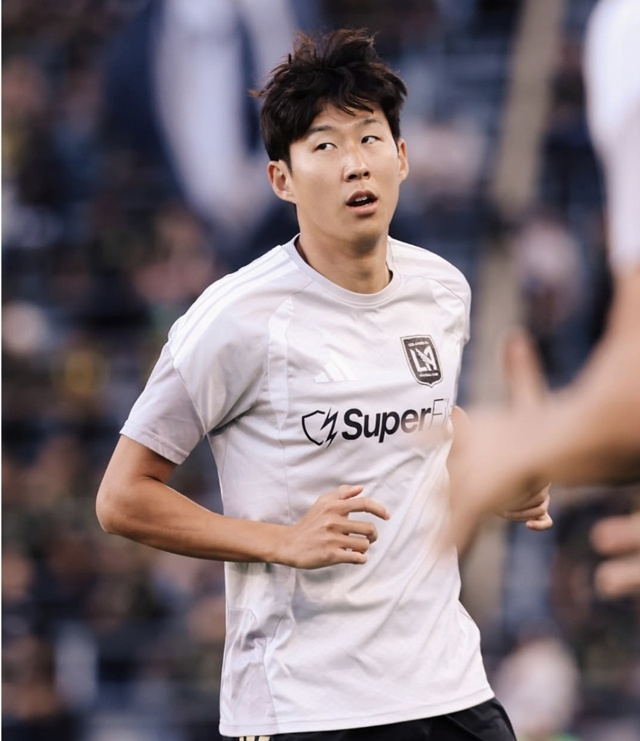 Son Heung-min warming up before the match. /Photo=LAFC SNS