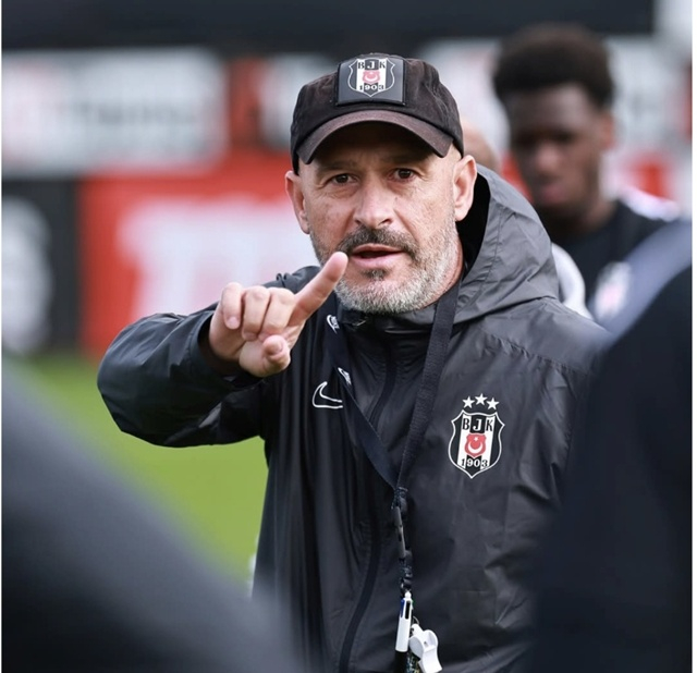 Besiktas manager Vincenzo Italiano. /Photo=Besiktas SNS