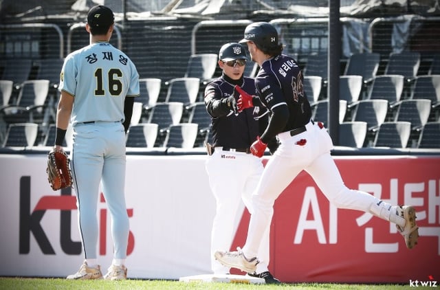 KT's Hilliard hits a home run during a practice game against Military Command in preparation for the 2026 Korean Series at Suwon KT Wiz Park on the 27th. /Photo=Provided by KT Wiz