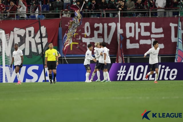 Players of Vissel Kobe celebrate after scoring the opening goal in the 38th minute of the second half against Daejeon Hana Citizen in the third match of the league stage of the 2026-2027 Asian Football Confederation (AFC) Champions League Elite (ACLE), held at Daejeon World Cup Stadium on the 27th. /Photo=Korea Professional Football League