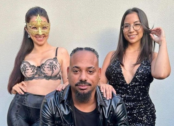Fábio Paím (centro), que actualmente se desempeña como actor de cine para adultos. /foto=SNS de Fábio Paím