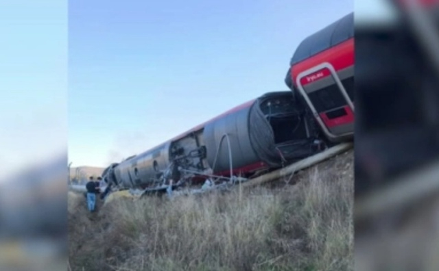 Scene of the Spain train disaster. /Photo=Mundo Deportivo screenshot