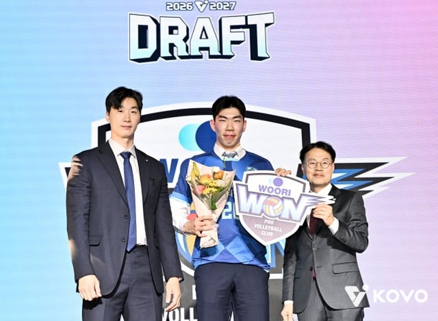 Jeon Yu-seok of Chungbuk National University was selected by Woori Card with the third overall pick in the first round at the 2026-2027 Korea Volleyball Federation (KOVO) Men's Rookie Draft held on the 28th at the Mayfield Hotel in Gangseo-gu, Seoul. /Photo=Provided by KOVO