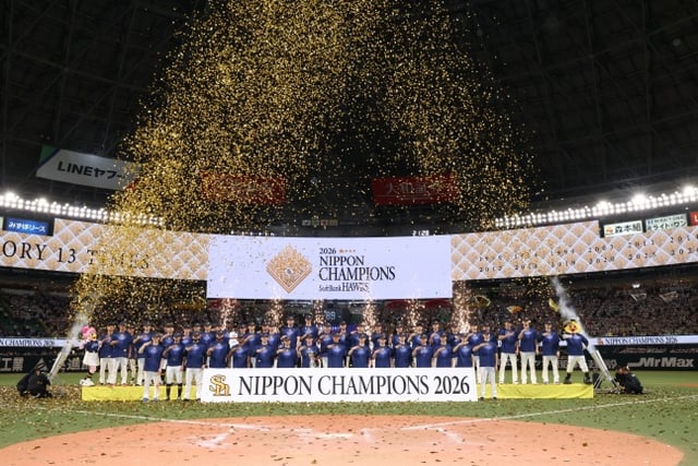 Японская профессиональная бейсбольная лига (NPB). «Софтбанк Хоукс» 28-го числа на стадионе Mizuho PayPay Dome в Фукуоке (Япония) одержал победу над «Йокогамой» в четвёртом матче Японской серии NPB 2026 года, обеспечив себе титул чемпиона. /фотография=скриншот из официального аккаунта клуба «Софтбанк» в социальных сетях