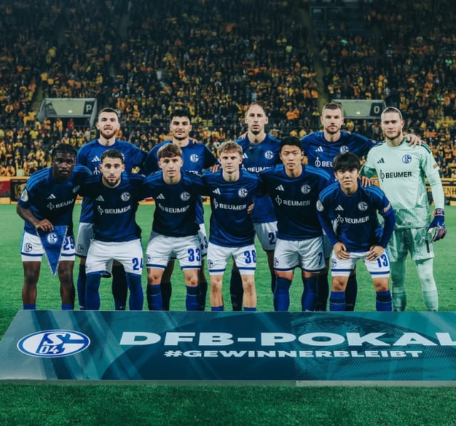 Alineación inicial de Schalke 04 ante Dinamo Dresde. /Foto=Schalke 04 SNS oficial