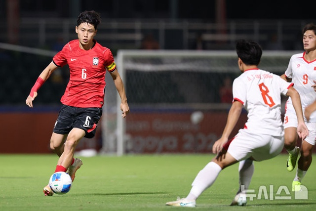 李基赫(イ·ギヒョク、左)。 /写真=ニューシス提供