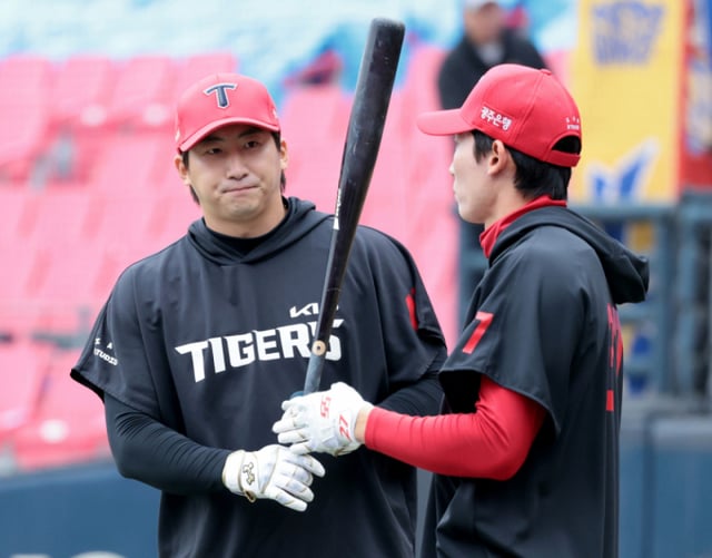Na Sung-bum của KIA đang tập đánh trước trận playoff vòng 3 giữa KIA Tigers và Samsung Lions của Giải 2026 KBO diễn ra vào ngày 29 tại Gwangju KIA Champions Field. 2026.10.29. /Ảnh=phóng viên cao cấp Kang Young-jo cameratalks@