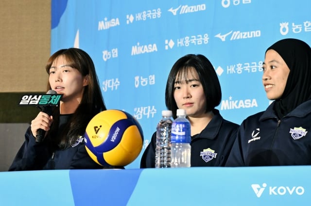 現代建設のセッター、キム·ダイン(一番左)が最近開かれた2026-2027Vリーグのメディアデーで発言している。 /写真=KOVO提供