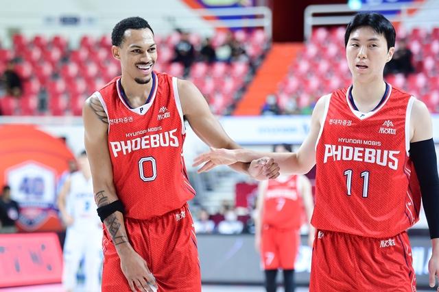 Darius Beasley (izquierda). /foto=KBL