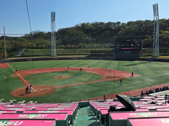 米ロングビーチチームと韓国LGツインズ·フューチャーズチームが30日、蔚山文殊（ウルサン·ムンス）野球場で行われた2026KBO秋リーグ準決勝戦を行っている。 /写真=キム·ドンユン記者 