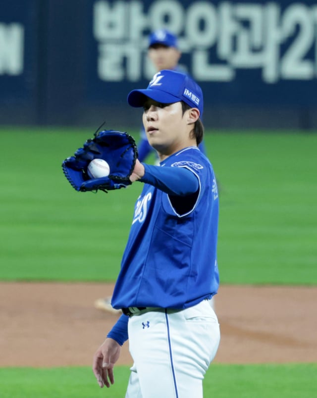 三星狮 元泰仁在29日于光州起亚冠军球场举行的2026 KBO联赛季后赛与起亚虎的第三场比赛第六局下半登场投球。 /图片=高级记者姜永祖 (Kang Young-jo) cameratalks@