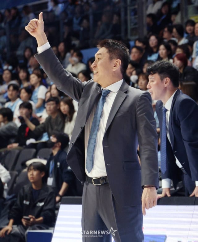 Kim Sang-sik, entrenador de Seúl Samsung. /foto=KBL