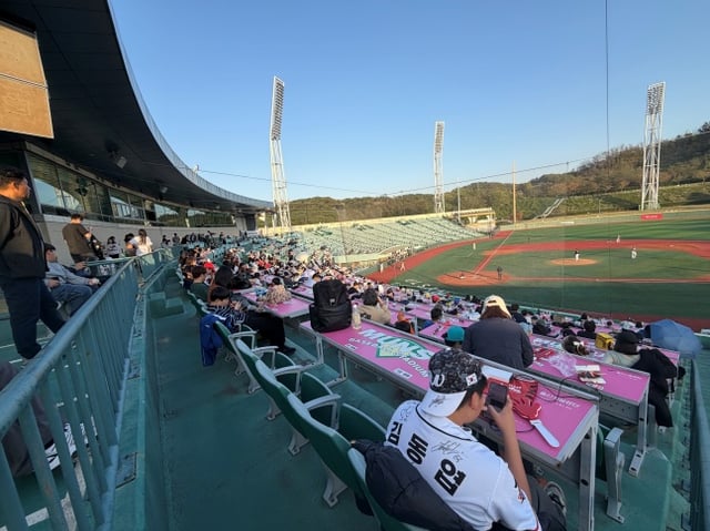 多くの野球ファンが31日、蔚山文殊（ウルサン·ムンス）野球場で行われた蔚山ウェールズとロングビーチコーストの2026蔚山-KBO秋リーグ決勝戦を訪れた。 /写真=蔚山ウェールズ提供