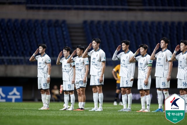 Gimcheon Sangmu descartó la posibilidad de caer a la última posición de la K League 1 esta temporada tras el empate contra Gwangju FC el día 31 de octubre. Sin embargo, dado que su acuerdo de sede local con la ciudad de Gimcheon finaliza, descenderá automáticamente al concluir esta temporada. /Foto=K League (Federación Coreana de Fútbol Profesional)