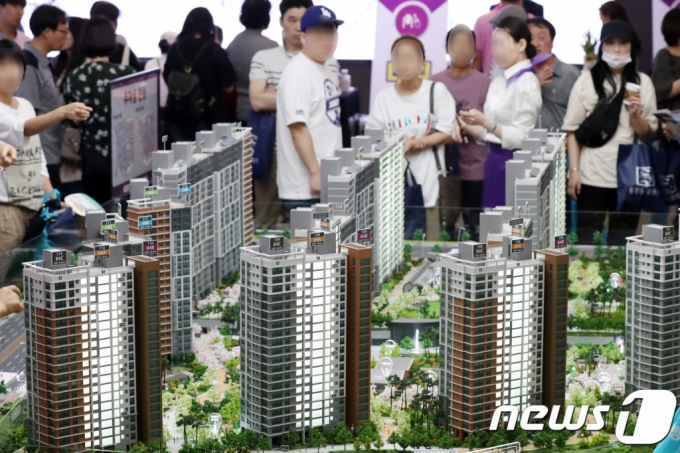 "규제지역 해제 약발 없다고?" 파주 운정신도시에 6000명 몰렸다 ...