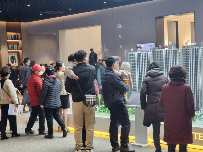 안산 '롯데캐슬 시그니처 중앙' 정당계약 이후 8일만에 완판 - 머니투데이